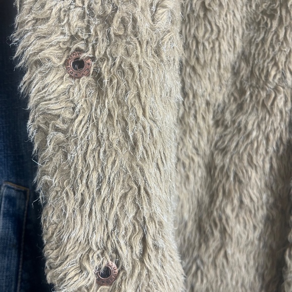 Wrangler Sherpa Lined Denim Jacket Vintage Distressed Trucker Style Medium/Large - Picture 13 of 13